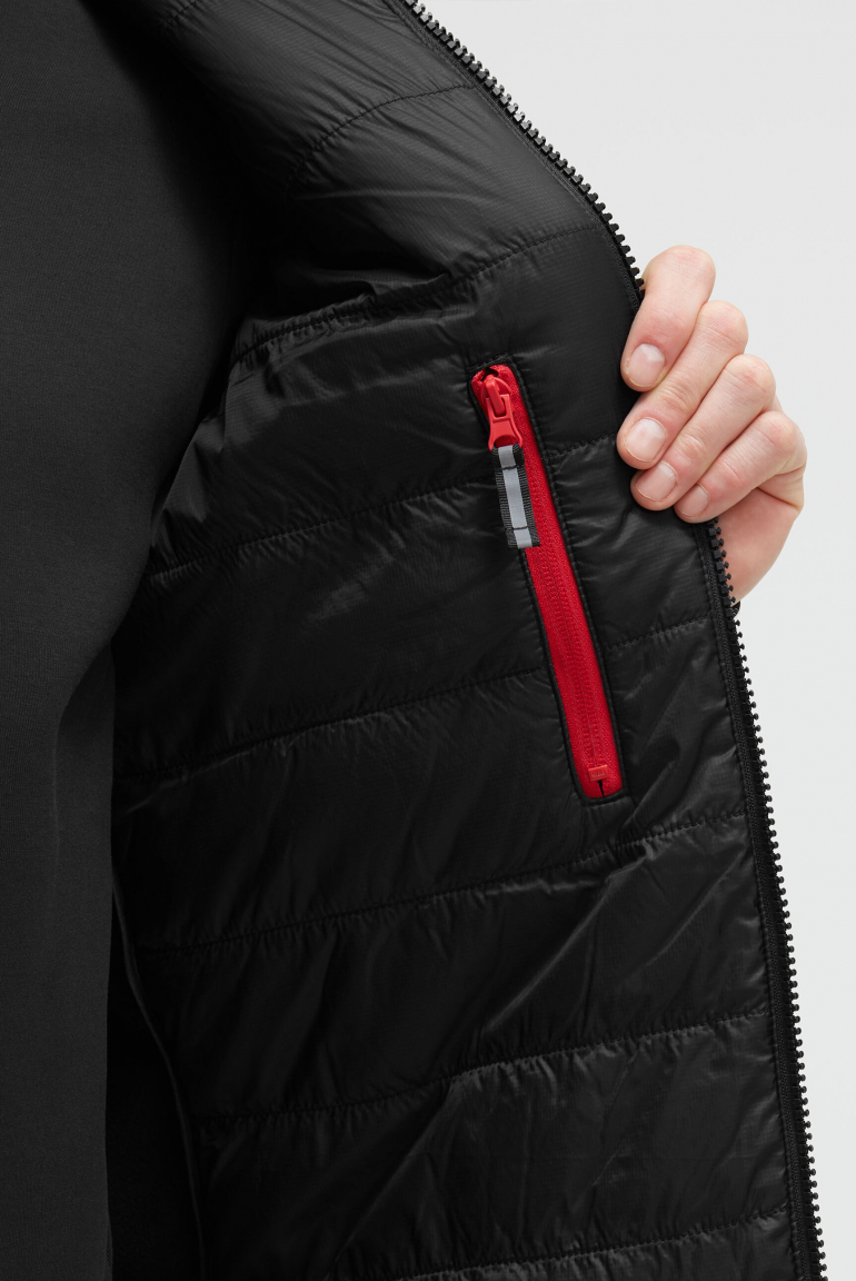 Outdoor-Weste im Materialmix mit Shiny Prints