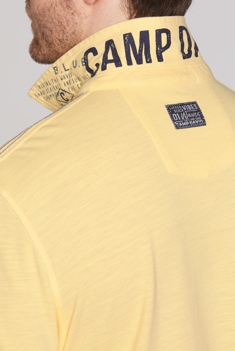 Polo aus Flammgarn-Pikee mit Label-Applikationen
