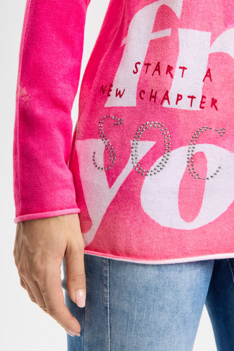 Pullover mit All Over Print und Schmucksteinen
