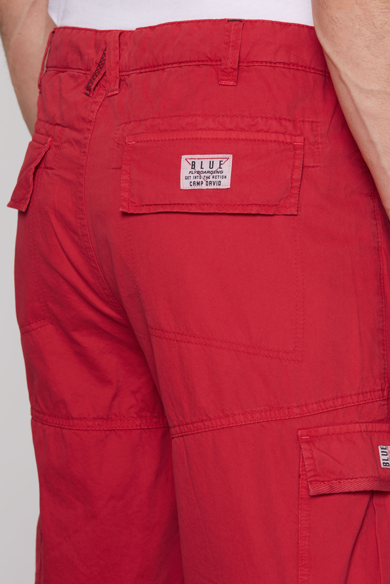 Skater Shorts aus Twill mit Logo-Stickerei