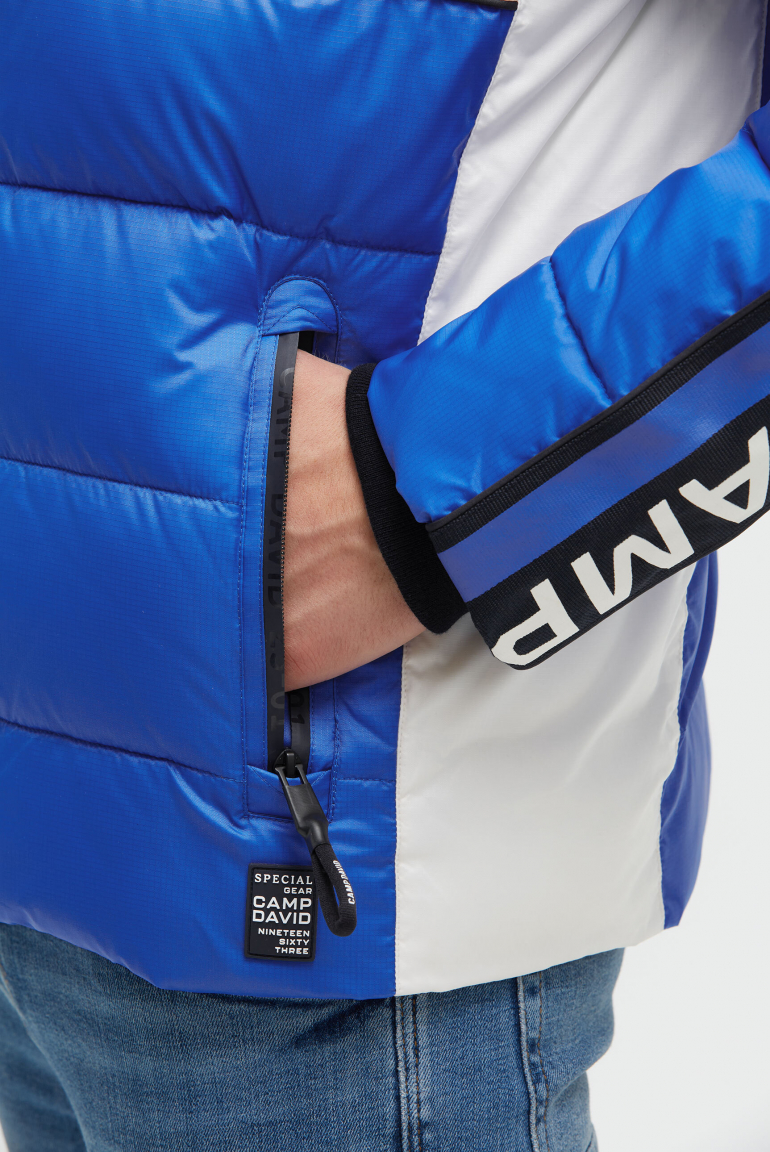 Steppjacke mit Colour-Blocking, Tapes, Artworks