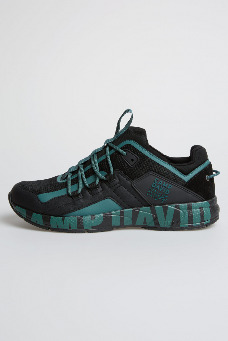 Urban Running Sneaker mit Logo Design