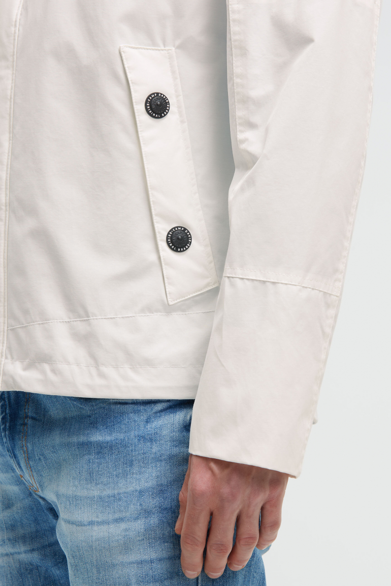 Wind- und Wetterjacke mit Kapuze