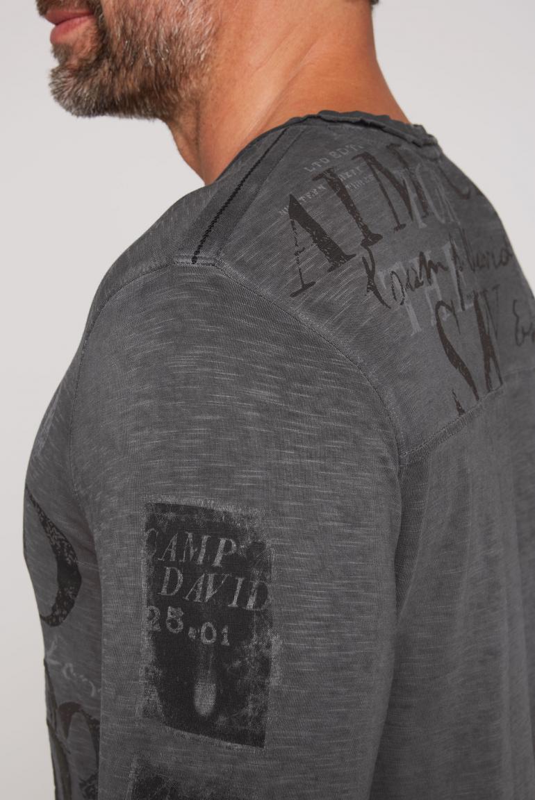 CAMP DAVID & SOCCX | Langarmshirt mit V-Neck und Logo Prints mud