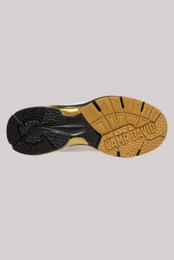 Premium Sneaker im Materialmix