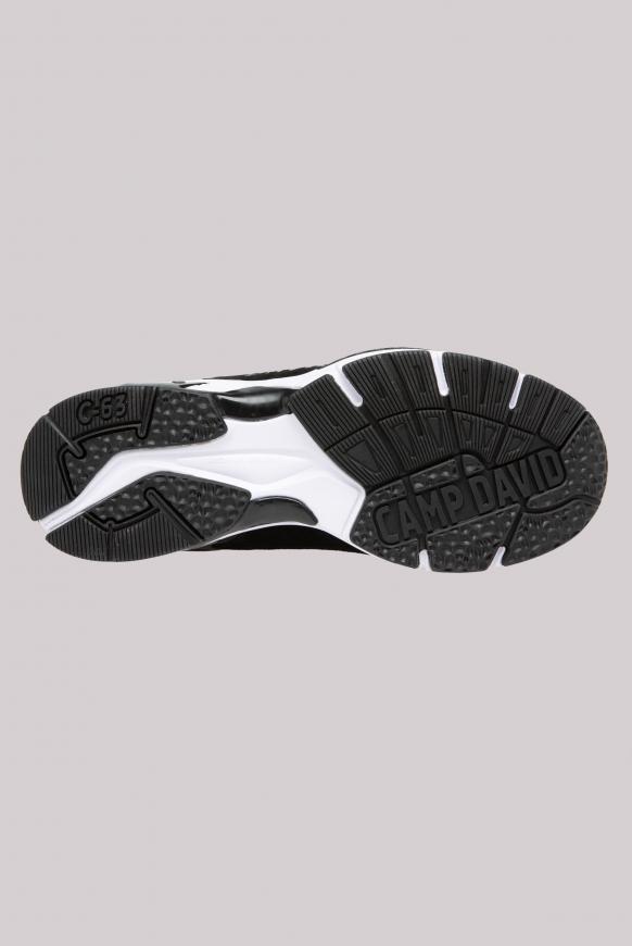 Premium Sneaker im Materialmix