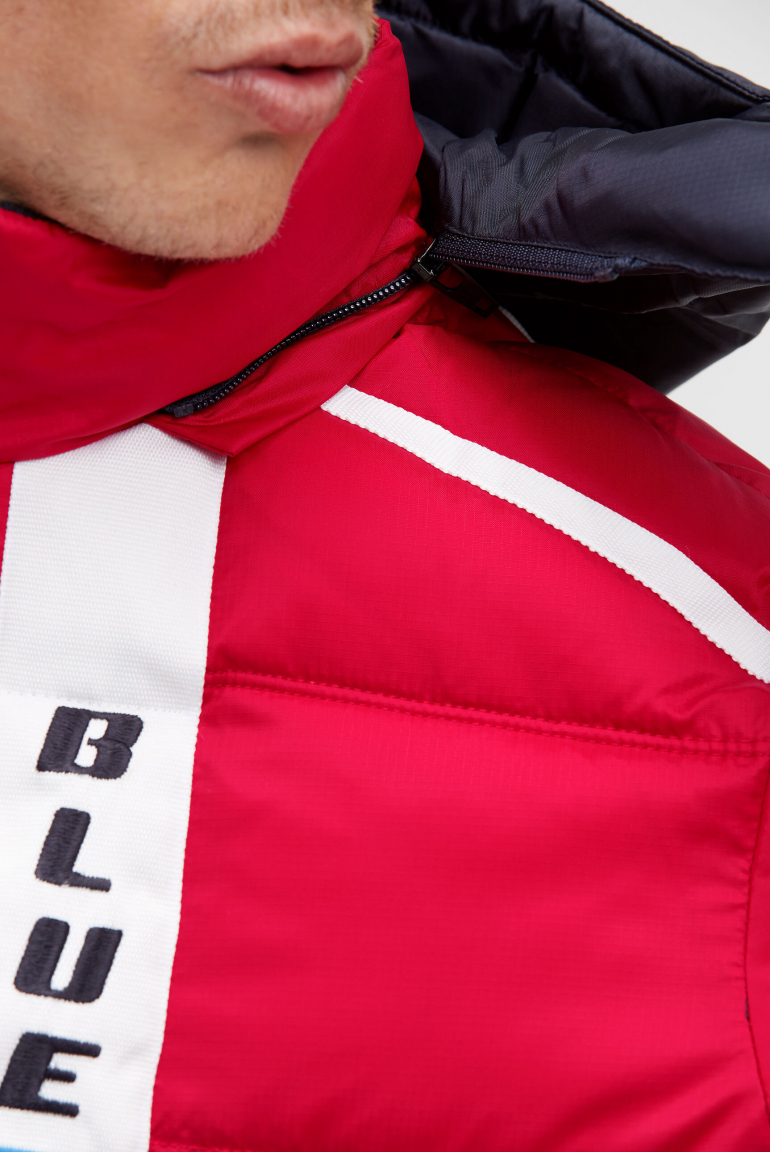 Lange Steppjacke mit Tapes, Patches und Kapuze