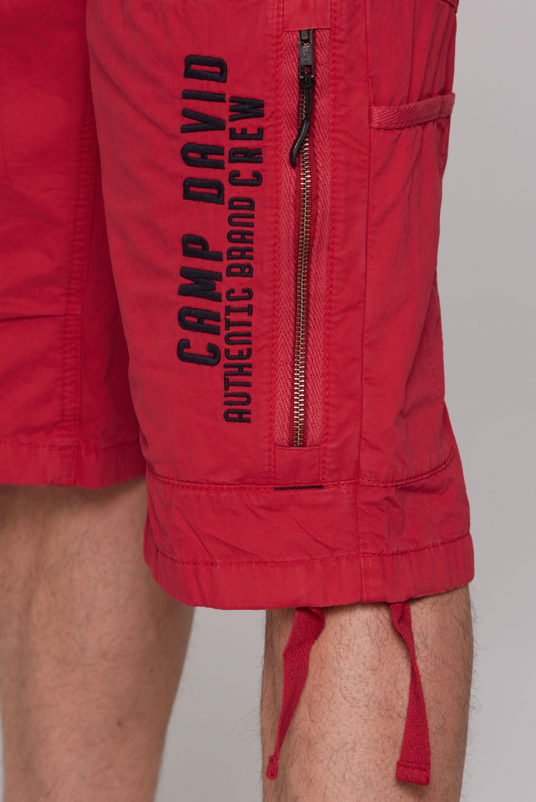 Skater Shorts aus Twill mit Logo-Stickerei
