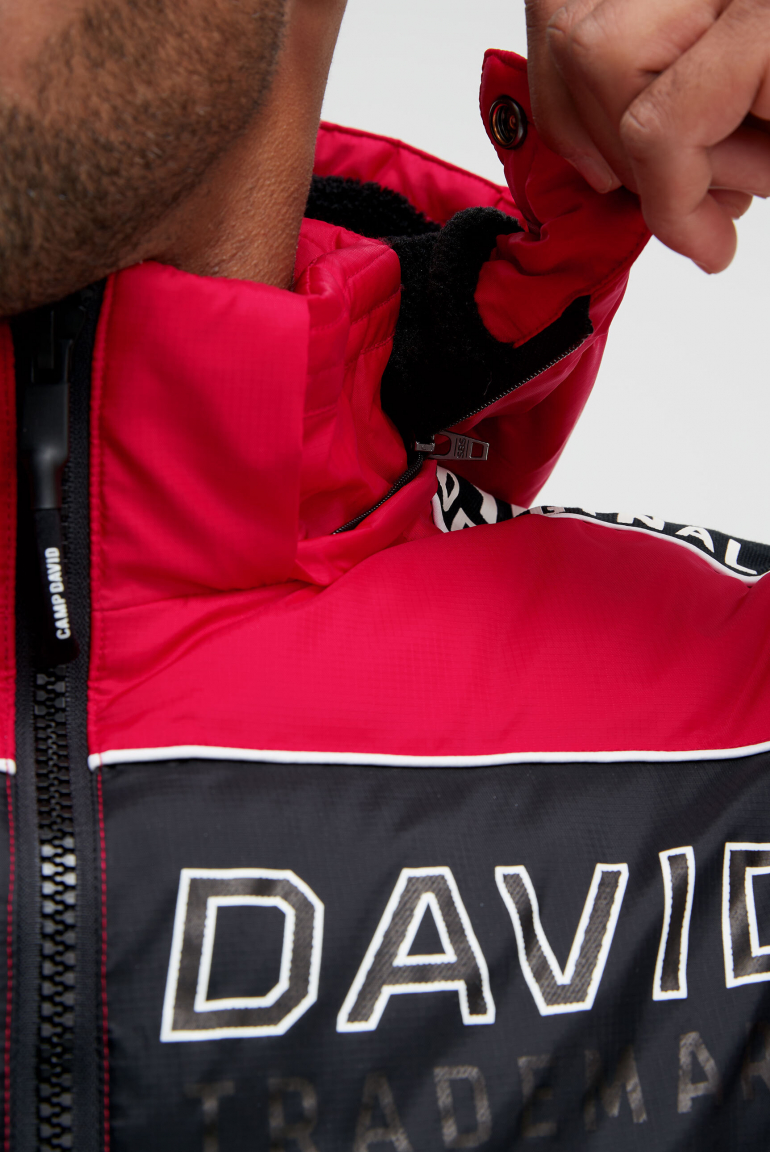 Steppjacke mit Colour-Blocking, Tapes, Artworks