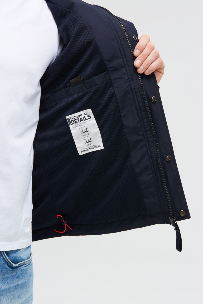 Wind- und Wetterjacke mit Kapuze
