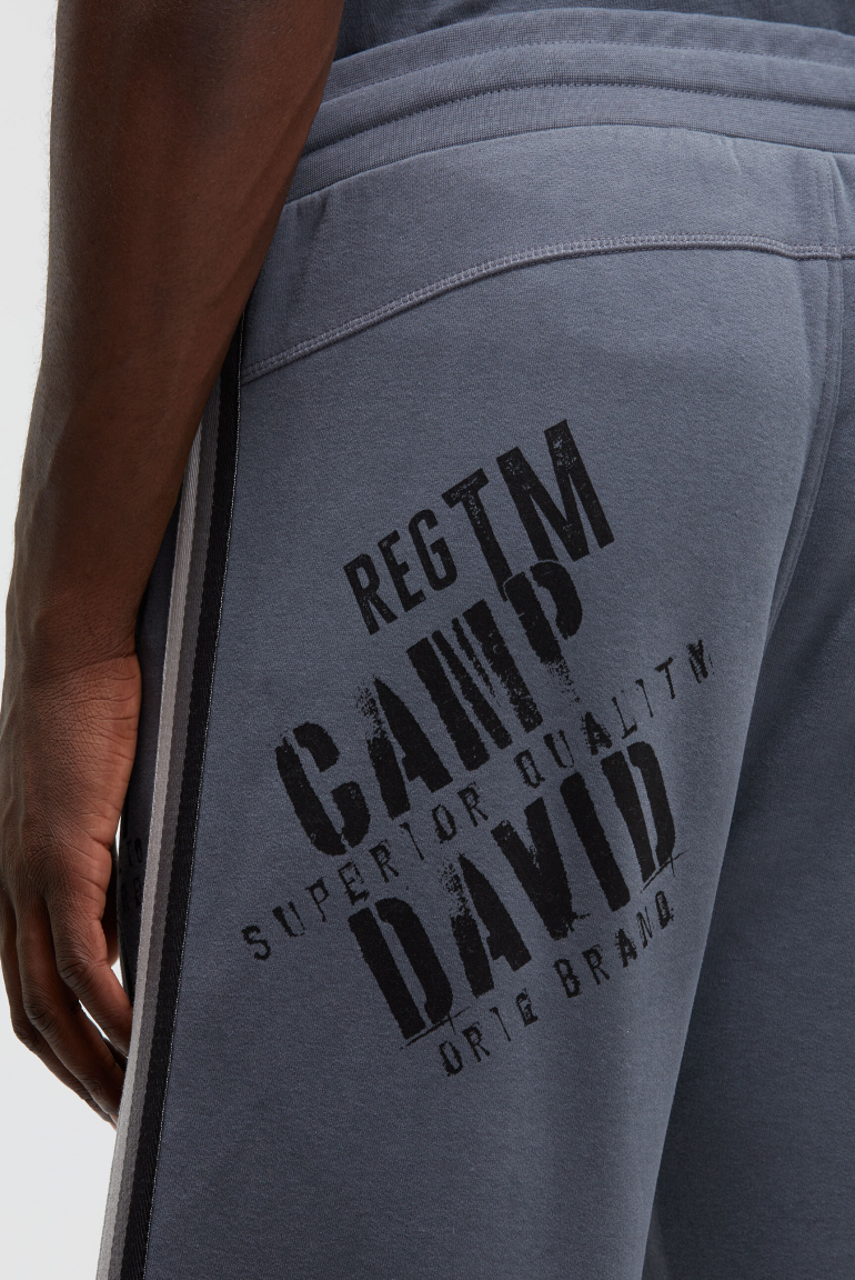 Jogginghose mit Seitentapes und Logo Prints