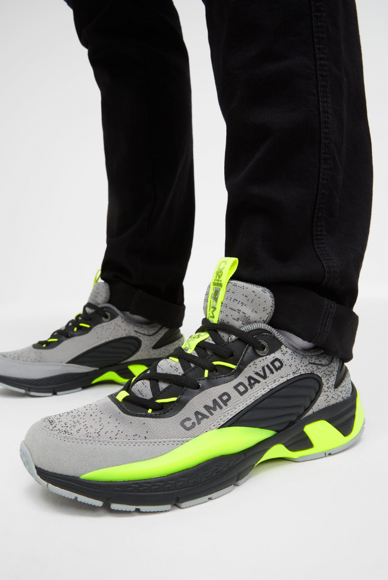 Premium Sneaker mit Jacquard-Design und Rubber Logo