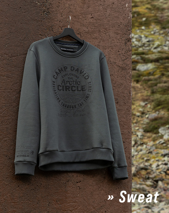 dunkles Sweatshirt hängend 