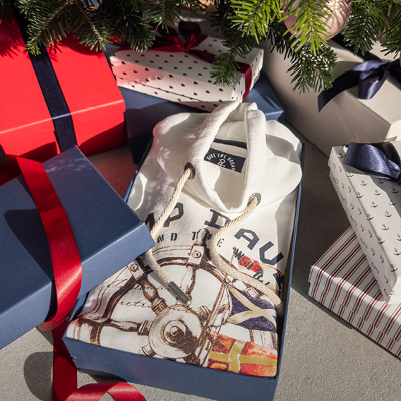 Geschenke unter einem Tannenbaum