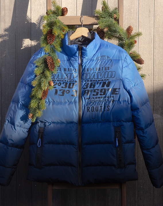 Winterjacke aufgehangen