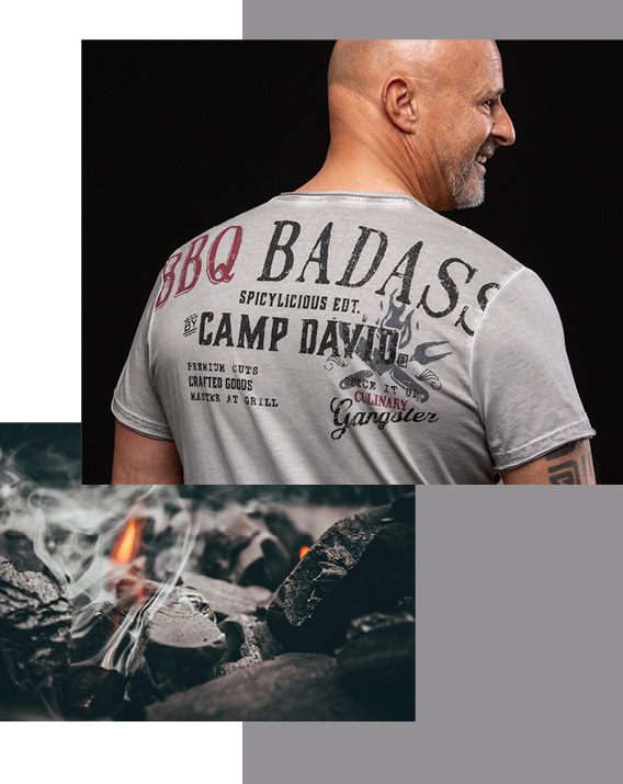 Detlef Rückenansicht, graues T-Shirt