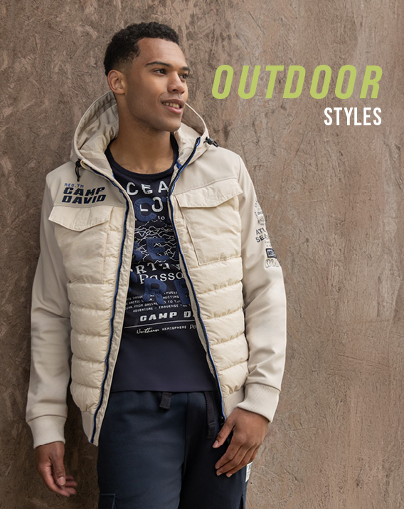 Model trägt helle Winter-Blouson