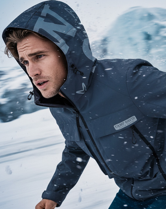 Model trägt CAMP DAVID Winterjacke