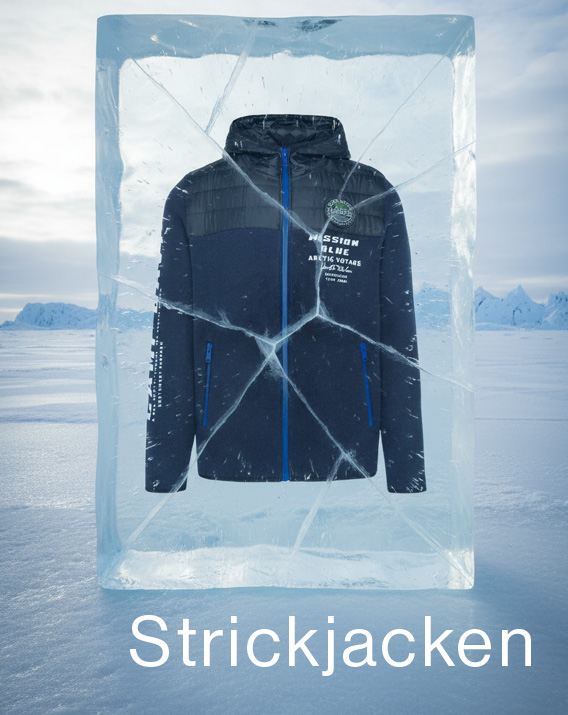 Strickjacke in einem Eisblock