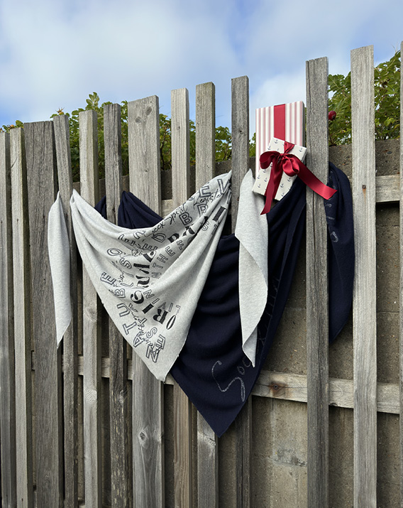 Tücher aufgehangen